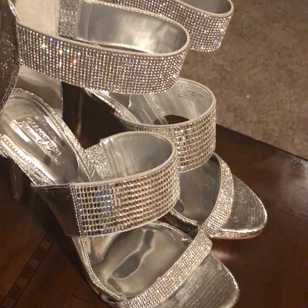 🚫SOLD🚫Gianni Bini silver heel - Picture 7 of 8